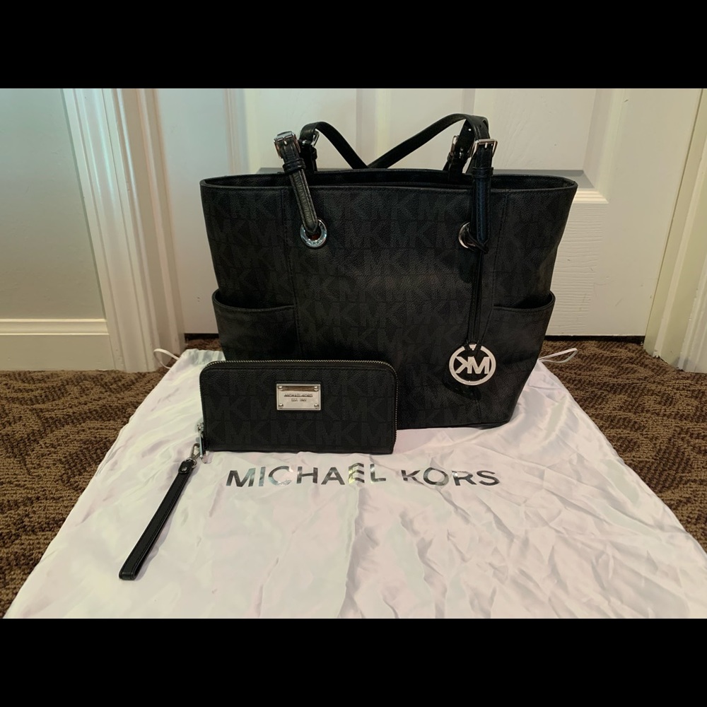 Michael Kors laptop purse and wallet wristlet - Picture 2 of 6